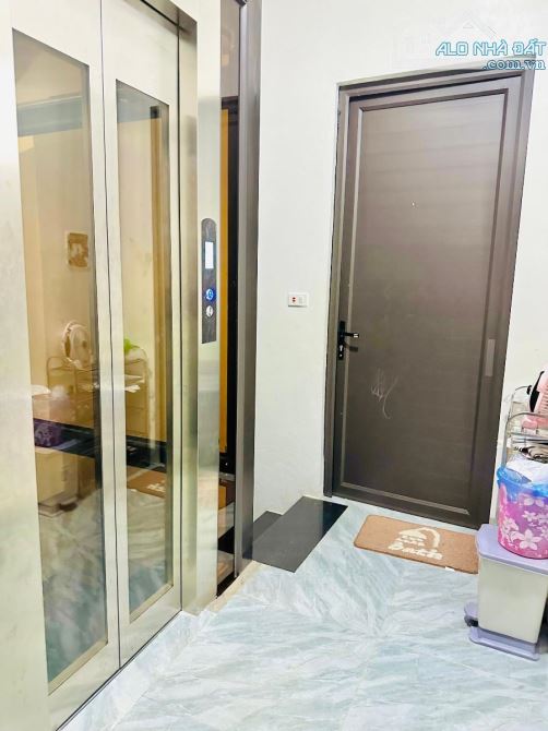 Giáp Bát, diện tích 69m, 6tầng . MT 3.8m. Giá 18,5tỷ Hoàng Mai