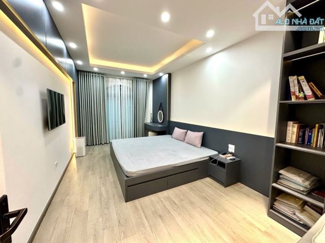 Chính chủ bán nhà 3 tầng-75m2-5.5m rộng-12m dài phố Tạ Quang Bửu.