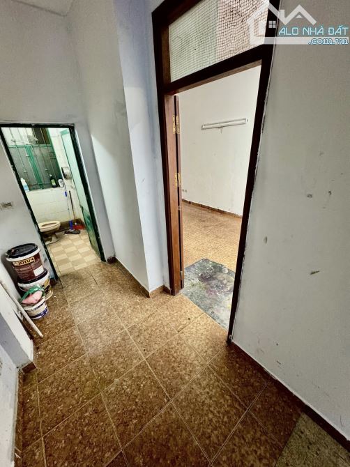 Bán nhà phố Giải Phóng, Hai Bà Trưng, ô tô đõ cửa, tiện KD, 5 tầng 40m2 giá 16.5 tỷ