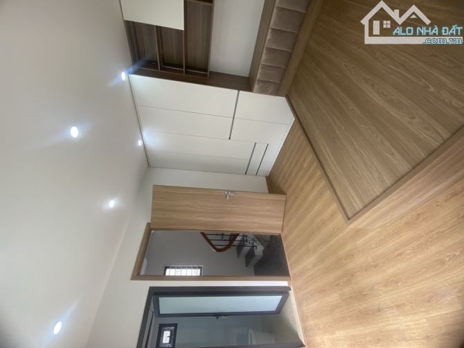 Hiếm, Nhà đẹp Phố Võng Thị 30m x 5T, MT 5m, Ô tô, KD, Gần Hồ Tây, Full NT, 7,9 tỷ