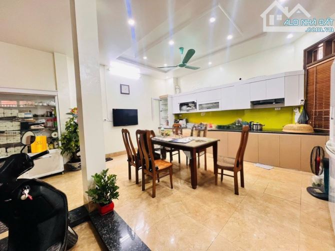 Mặt Phố Tô Ngọc Vân Mặt Tiền 9M 4 Tầng 75 Tỷ Nhà Đẹp giữ tiền