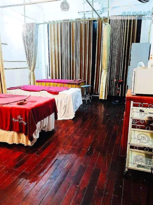 Bán nhà ĐÊ LA THÀNH, Ngọc Khánh. Mặt ngõ, oto tránh. Vỉa hè, thoáng trước sau. KD tấp nập