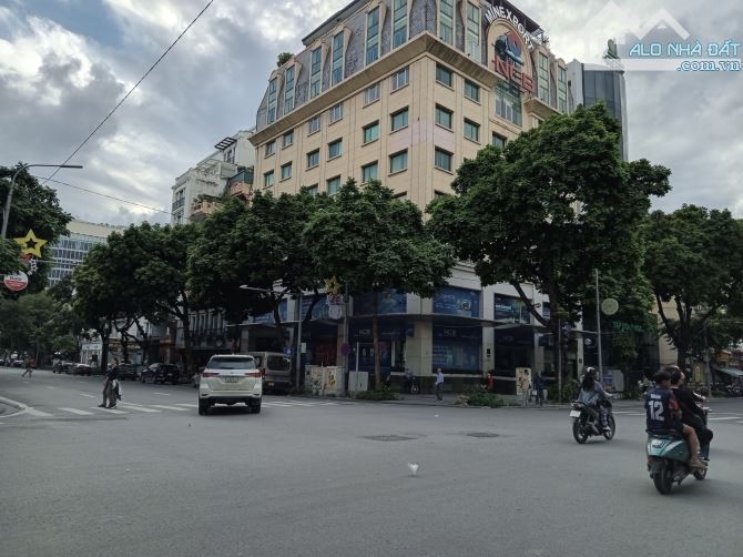 Bán nhà mặt phố Bà Triệu, Khách sạn, building, VP, 380m2, Mặt tiền 10m, 320 tỷ