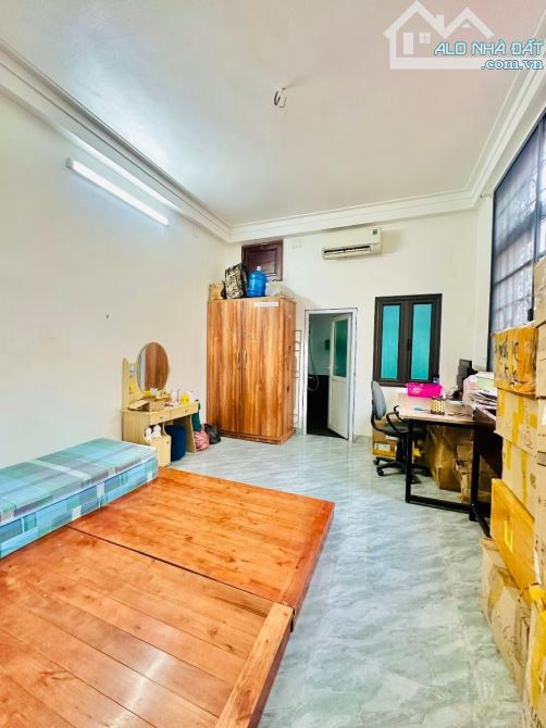 Giáp Bát, diện tích 69m, 6tầng . MT 3.8m. Giá 18,5tỷ Hoàng Mai