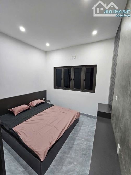 KIM NGƯU - TAM TRINH - BA BƯỚC RA PHỐ - 36M2 - 4 TẦNG - 4 NGỦ - NHỈNH 8 ĐỒNG.