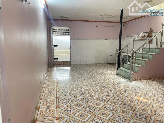 Bán gấp căn nhà hẻm kinh doanh giáp ranh thị trấn Củ Chi, 700 triệu sang luôn nhà và đất. - 4