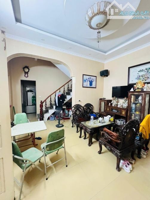 BÁN NHÀ HOÀNG NGÂN-GẦN HỒ-15M RA Ô TÔ-NGÕ RỘNG-69Mx4TẦNG-MẶT TIỀN 5M-XÂY CCMN ĐẸP-13TỶ