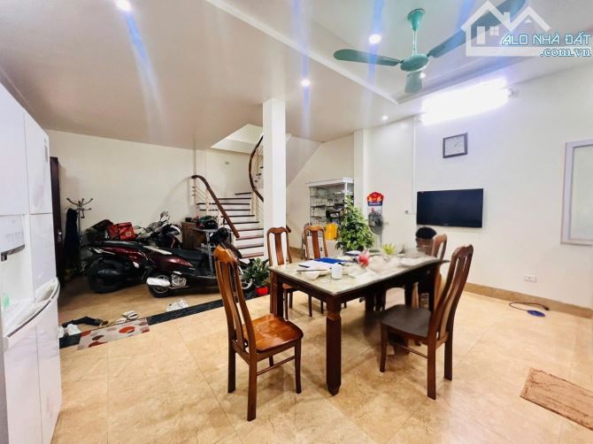 Mặt Phố Tô Ngọc Vân Mặt Tiền 9M 4 Tầng 75 Tỷ Nhà Đẹp giữ tiền