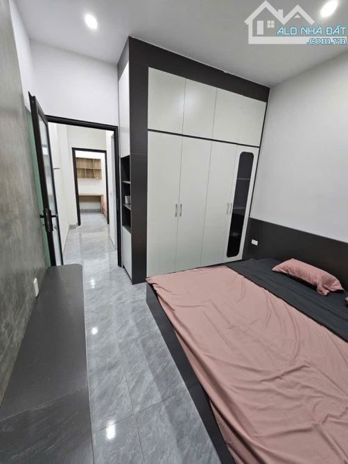 KIM NGƯU - TAM TRINH - BA BƯỚC RA PHỐ - 36M2 - 4 TẦNG - 4 NGỦ - NHỈNH 8 ĐỒNG.