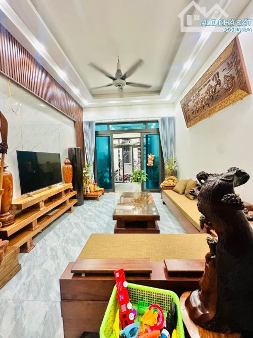 Giáp Bát, diện tích 69m, 6tầng . MT 3.8m. Giá 18,5tỷ Hoàng Mai