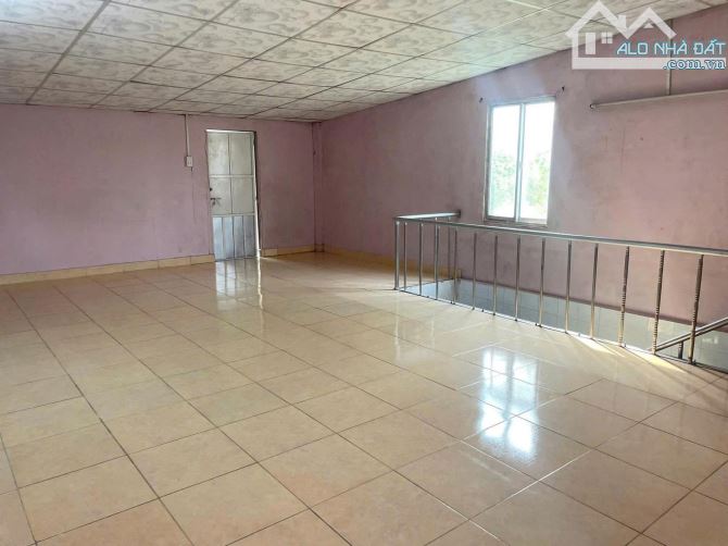 Bán gấp căn nhà hẻm kinh doanh giáp ranh thị trấn Củ Chi, 700 triệu sang luôn nhà và đất. - 7