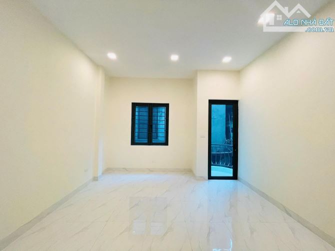 Ngõ 86 Tô Vĩnh Diện, oto tránh 15m, sổ 60m2 thoáng trước sau dân trí. Giá 14.9 tỷ