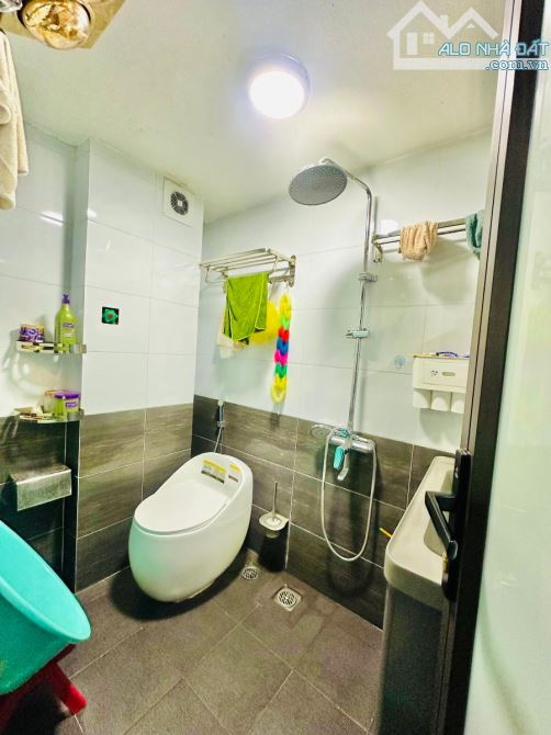 Giáp Bát, diện tích 69m, 6tầng . MT 3.8m. Giá 18,5tỷ Hoàng Mai