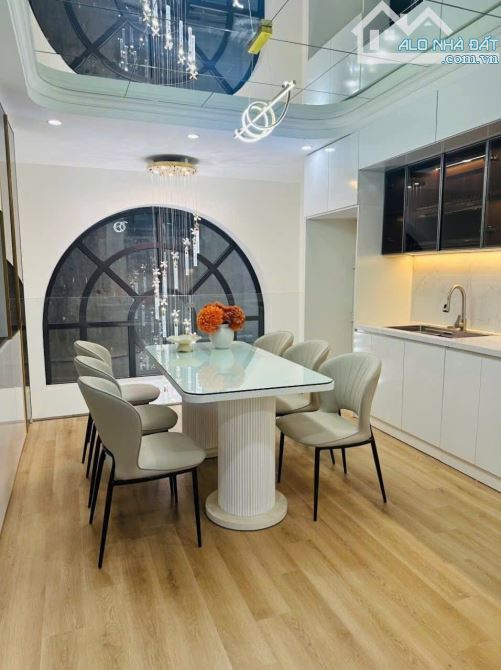 ( NHÀ MỚI ĂN TẾT ) Y HÌNH NHÀ BÁN PHỐ NGUYỄN XIỂN 42M, 6 TẦNG, MT 4M, 13,9 TỶ LÔ GÓC