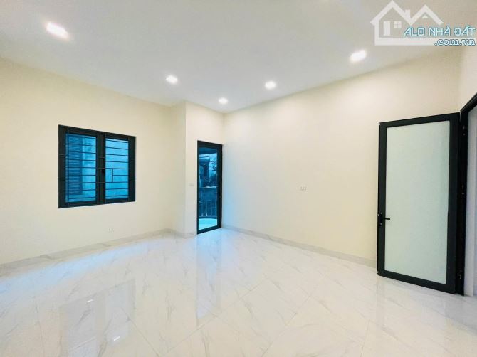 Ngõ 86 Tô Vĩnh Diện, oto tránh 15m, sổ 60m2 thoáng trước sau dân trí. Giá 14.9 tỷ