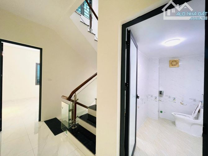 Ngõ 86 Tô Vĩnh Diện, oto tránh 15m, sổ 60m2 thoáng trước sau dân trí. Giá 14.9 tỷ