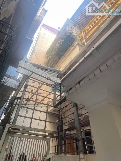 NHÀ ĐẸP TRƯƠNG ĐỊNH – 2 MẶT THOÁNG – 2 LỐI ĐI RIÊNG – CÁCH Ô TÔ 3 BƯỚC CHÂN