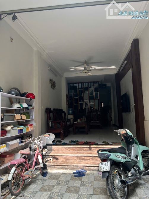 Gia đình cần bán gấp căn nhà 5 tầng 50m2.Tại Xuân Phương