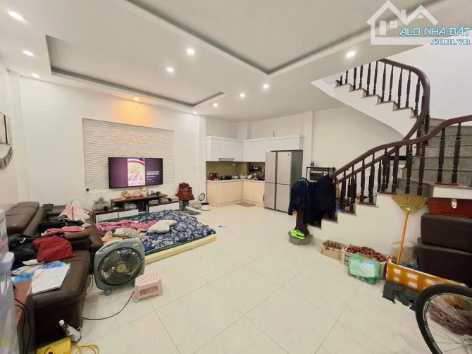 BÁN NHÀ PHỐ KIM GIANG - GẦN Ô TÔ TRÁNH - DT 46M - GIÁ 8.9TỶ