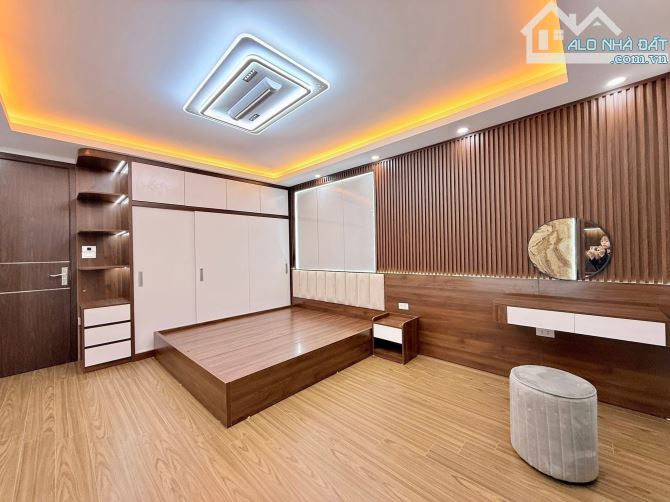 Bán nhà riêng 35m2, mới tinh, 5 tầng, 5 ngủ giá 7.5 tỷ phố Tam Trinh, HBT