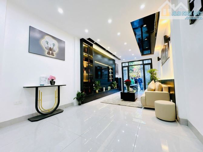 Vị trí đẹp oto 30m ra Phố Dương Văn Bé, kdoanh, full nội thất 42m2 thang máy.Giá 12.2 tỷ