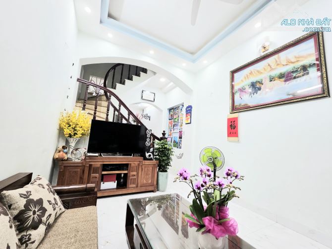 bán gấp nhà đẹp P Nghĩa Đô Cầu Giấy, 40m2 x 4 tầng, giá 10.8 tỷ