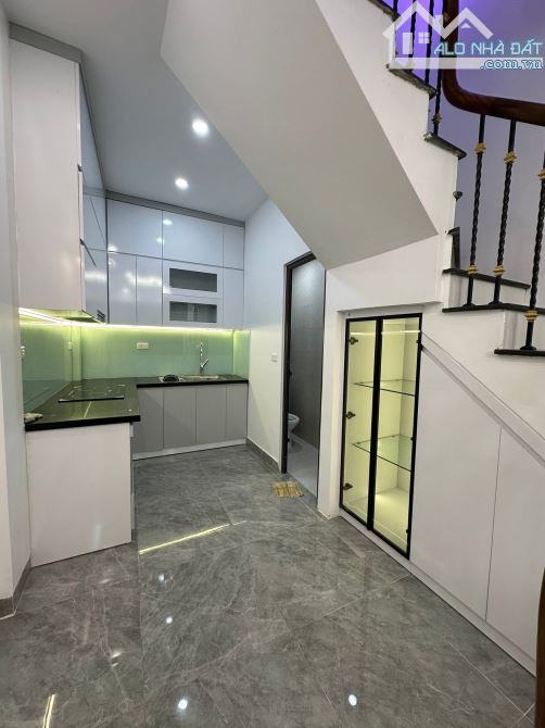 Bán nhà Thọ Lão 24/30m2, 5T, 3 PN, nhà mới, cách oto 10m, cách phố 40m, sổ vuông đẹp