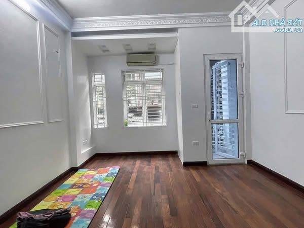 Bán nhà Trần Đăng Ninh Cầu Giấy 47m2, thang máy, 12 tỷ, mới tinh, 7 chỗ đầu ngõ