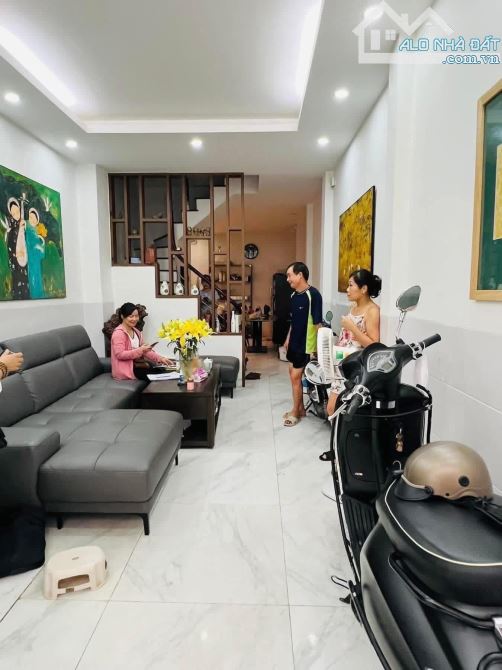 LÔ GÓC HIẾM HOÀNG HOA THÁM – NGÕ THÔNG – KINH DOANH- 5 TẦNG .