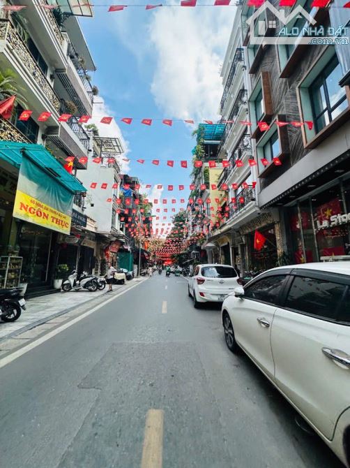 BÁN NHÀ MẶT PHỐ TT HOÀN KIẾM 3 TẦNG THANG MÁY VỈA HÈ RỒNG KINH DOANG ĐẲNG CẤP VỊ TRÍ ĐỈNH