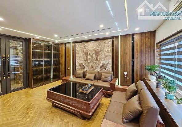 Bán nhà Trần Thái Tông Cầu Giấy 44m2,45 chỗ đón đi chơi đầu ngõ, 8 tỷ