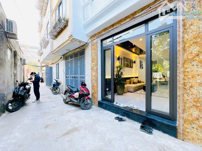 Vị trí đẹp oto 30m ra Phố Dương Văn Bé, kdoanh, full nội thất 42m2 thang máy.Giá 12.2 tỷ