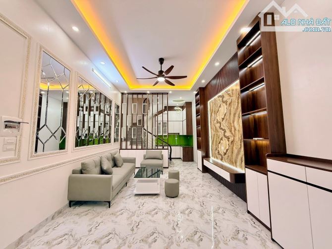 Bán nhà riêng 35m2, mới tinh, 5 tầng, 5 ngủ giá 7.5 tỷ phố Tam Trinh, HBT