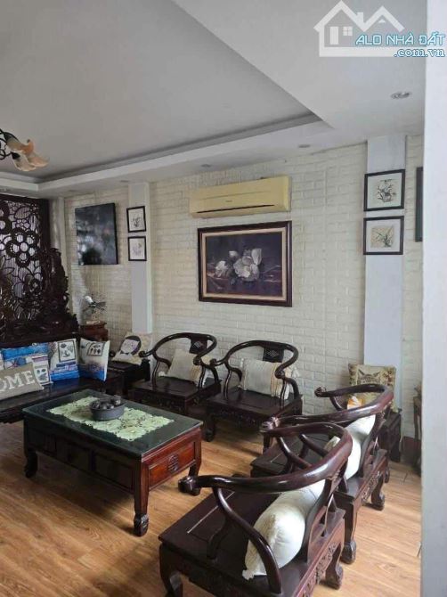 Bán nhà Dốc Tam Đa 143m 7 tầng mặt tiền 4.6m giá chỉ 64 tỷ