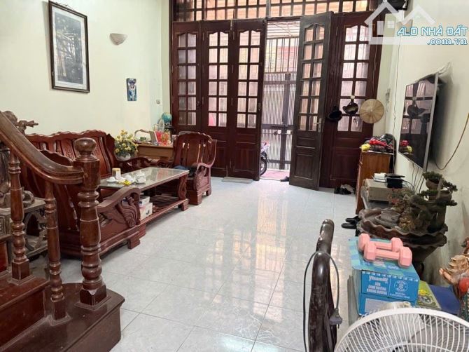 HOÀNG QUỐC VIỆT - PHÂN LÔ Ô TÔ ĐỖ NGÀY ĐÊM - KINH DOANH SẦM UẤT - HÀNG XÓM CÁN BỘ