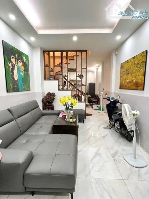 LÔ GÓC HIẾM HOÀNG HOA THÁM – NGÕ THÔNG – KINH DOANH- 5 TẦNG .