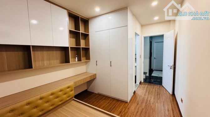 Bán nhà 6 tầng thang máy phố Võ Thị Sáu, ngõ thông, lô góc 3 mặt thoáng, full nội thất.