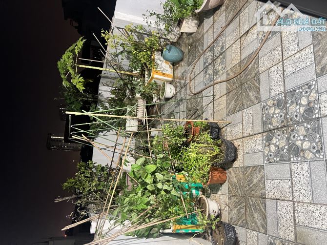 Gia đình cần bán gấp căn nhà 5 tầng 50m2.Tại Xuân Phương