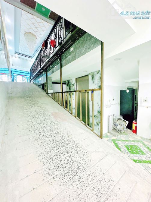 Bán CHDV 17 phòng full nội thất HXH đường Âu Dương Lân P.3 Quận 8 - 3