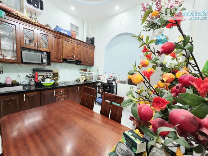 bán gấp nhà đẹp P Nghĩa Đô Cầu Giấy, 40m2 x 4 tầng, giá 10.8 tỷ