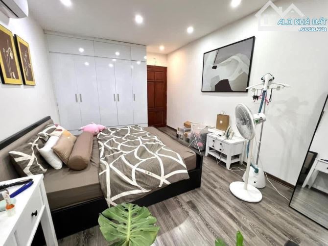 LÔ GÓC HIẾM HOÀNG HOA THÁM – NGÕ THÔNG – KINH DOANH- 5 TẦNG .