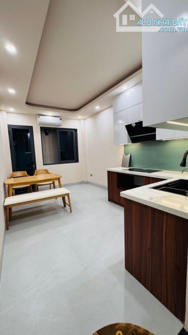 Bán nhà 6 tầng thang máy phố Võ Thị Sáu, ngõ thông, lô góc 3 mặt thoáng, full nội thất.