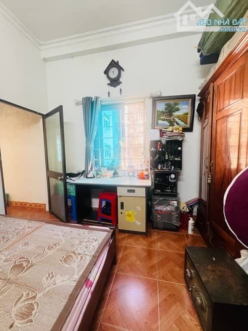 NHÀ ĐẸP TRƯƠNG ĐỊNH – 2 MẶT THOÁNG – 2 LỐI ĐI RIÊNG – CÁCH Ô TÔ 3 BƯỚC CHÂN