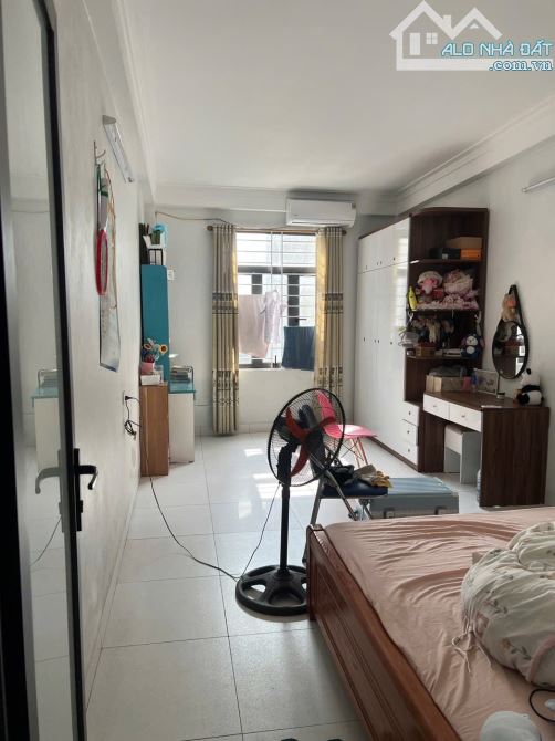 Gia đình cần bán gấp căn nhà 5 tầng 50m2.Tại Xuân Phương