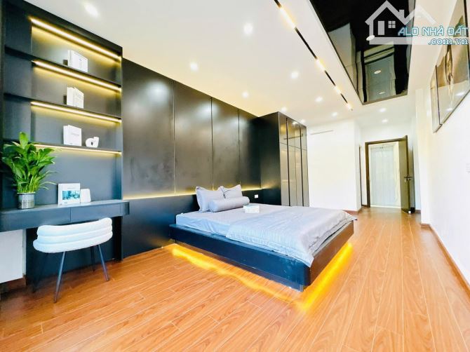 Vị trí đẹp oto 30m ra Phố Dương Văn Bé, kdoanh, full nội thất 42m2 thang máy.Giá 12.2 tỷ