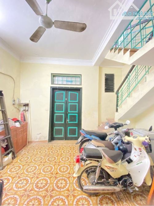 QUÁ HIẾM, BÁN NHÀ 3 TẦNG CŨ TẠI TÔN ĐỨC THẮNG, ĐỐNG ĐA, DT 60M, GIÁ 9,2 TỶ