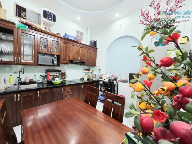 bán gấp nhà đẹp P Nghĩa Đô Cầu Giấy, 40m2 x 4 tầng, giá 10.8 tỷ