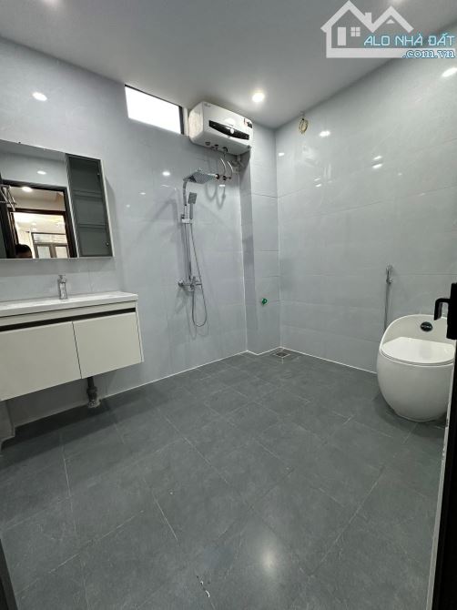 Bán nhà Thọ Lão 24/30m2, 5T, 3 PN, nhà mới, cách oto 10m, cách phố 40m, sổ vuông đẹp