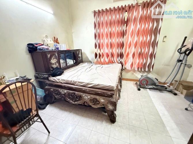 HOÀNG QUỐC VIỆT - PHÂN LÔ Ô TÔ ĐỖ NGÀY ĐÊM - KINH DOANH SẦM UẤT - HÀNG XÓM CÁN BỘ