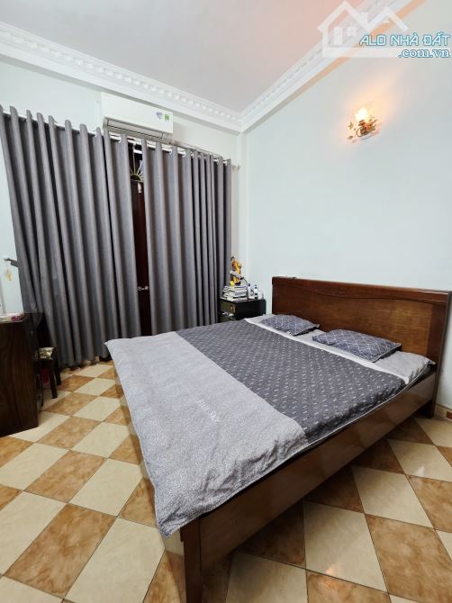 bán gấp nhà đẹp P Nghĩa Đô Cầu Giấy, 40m2 x 4 tầng, giá 10.8 tỷ